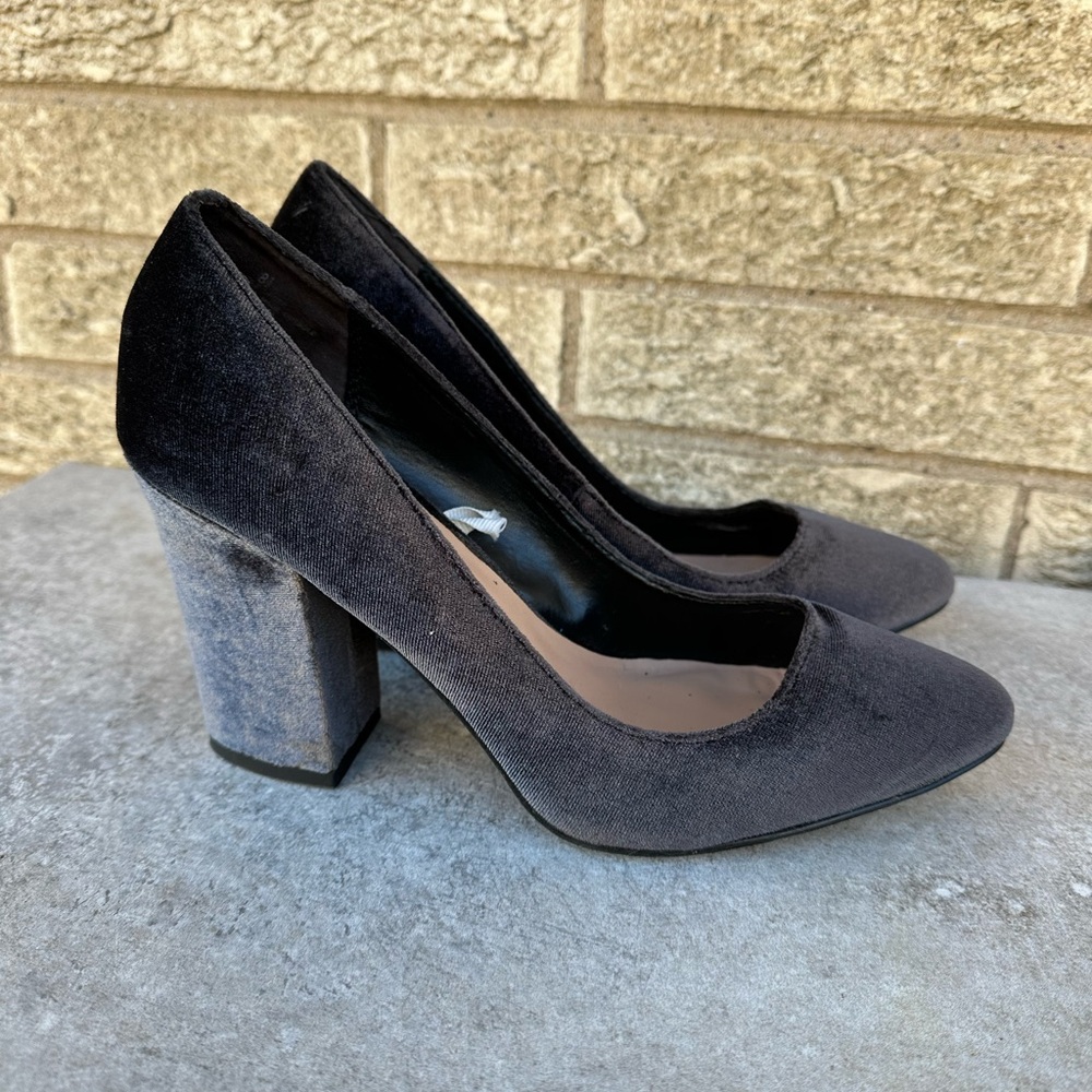 Mossimo Abigail velvet chunky heels. Size 8.5.